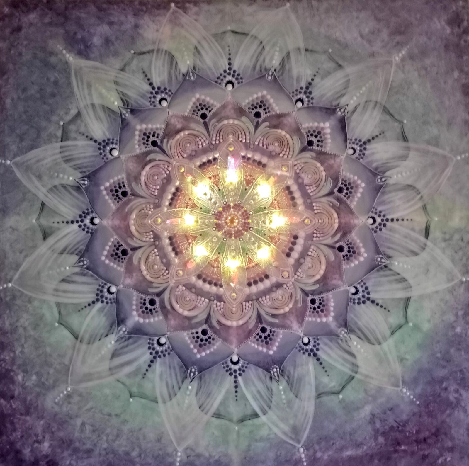 Perleťová mandala se zářícím středem